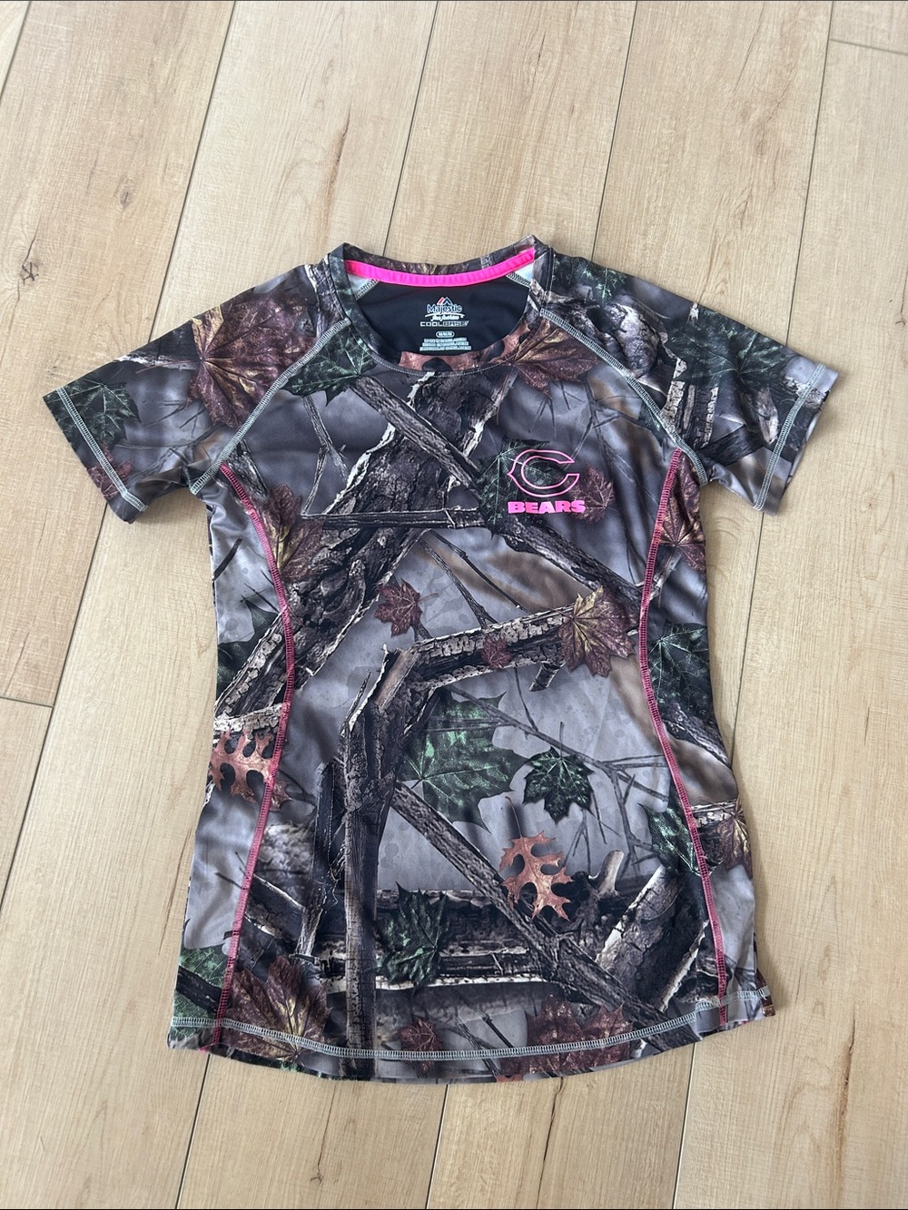 Chicago Bears Camo Short Sleeve Tee with Pink Trim medium